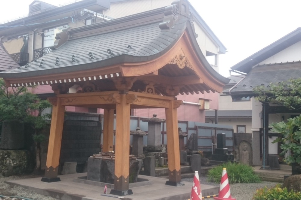 梵行寺手水舎木部塗装 After